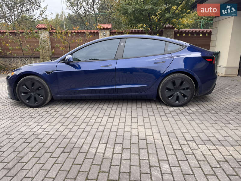 Седан Tesla Model 3 2024 в Львові