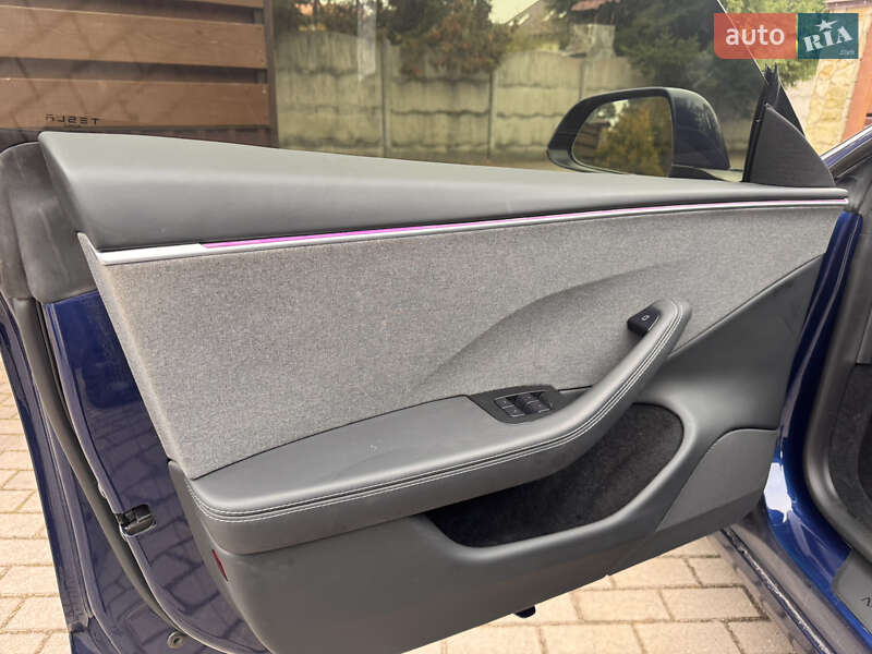 Седан Tesla Model 3 2024 в Львові