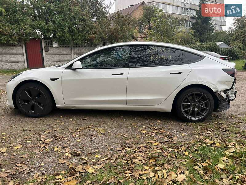Седан Tesla Model 3 2022 в Києві