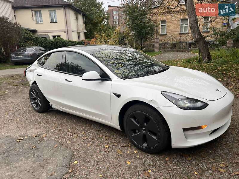 Седан Tesla Model 3 2022 в Києві