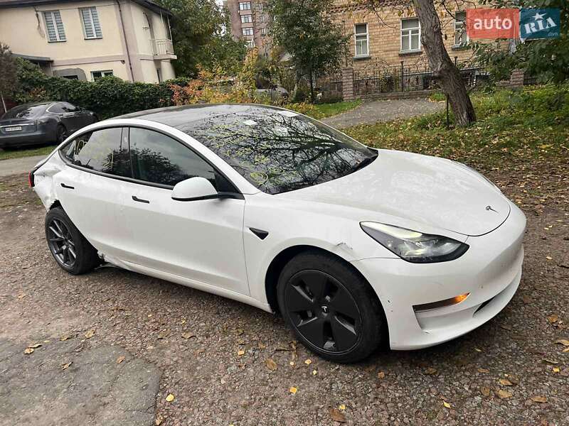Седан Tesla Model 3 2022 в Києві