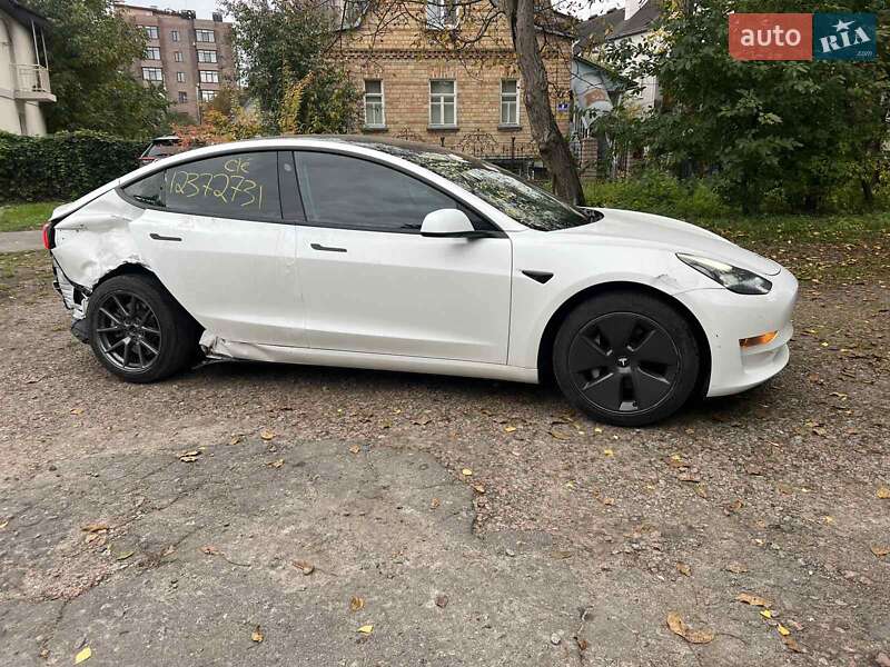 Седан Tesla Model 3 2022 в Києві