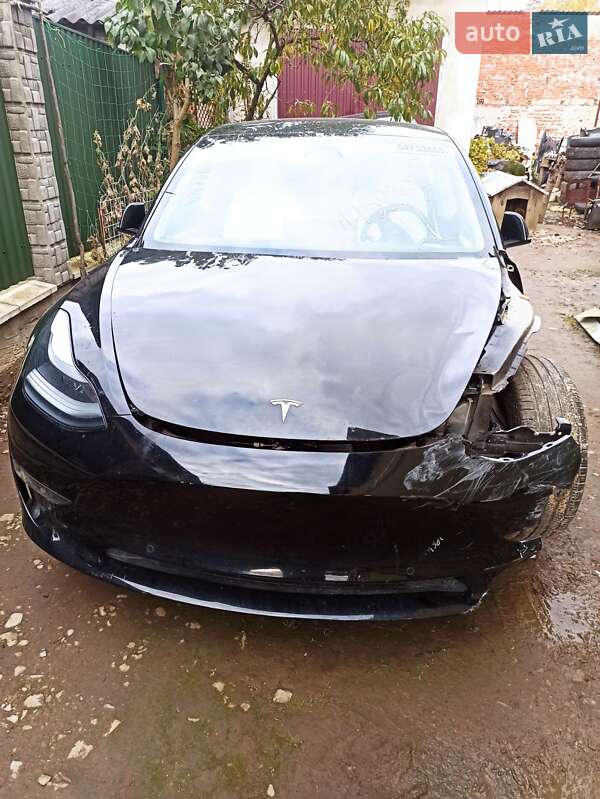 Седан Tesla Model 3 2021 в Самборе