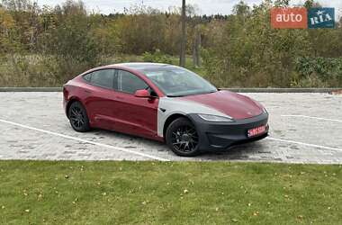 Седан Tesla Model 3 2024 в 