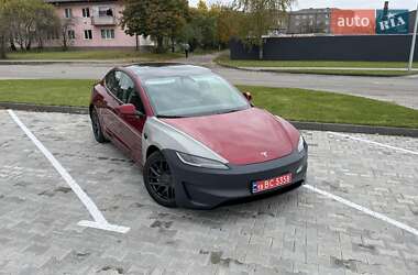 Седан Tesla Model 3 2024 в 