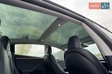 Седан Tesla Model 3 2024 в 