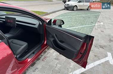 Седан Tesla Model 3 2024 в 
