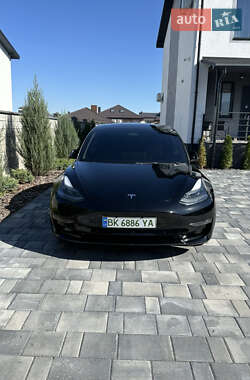 Седан Tesla Model 3 2022 в 