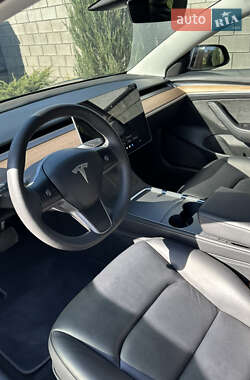 Седан Tesla Model 3 2022 в 