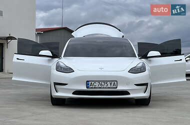 Седан Tesla Model 3 2021 в Луцке