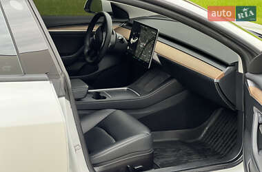 Седан Tesla Model 3 2021 в 