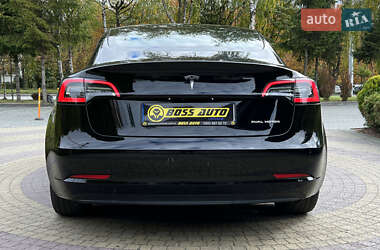 Седан Tesla Model 3 2022 в 