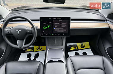 Седан Tesla Model 3 2022 в 