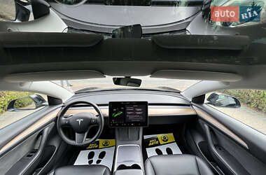 Седан Tesla Model 3 2022 в 