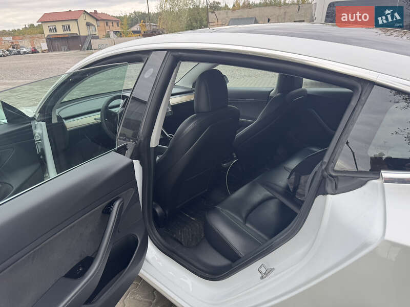Седан Tesla Model 3 2019 в Костополе