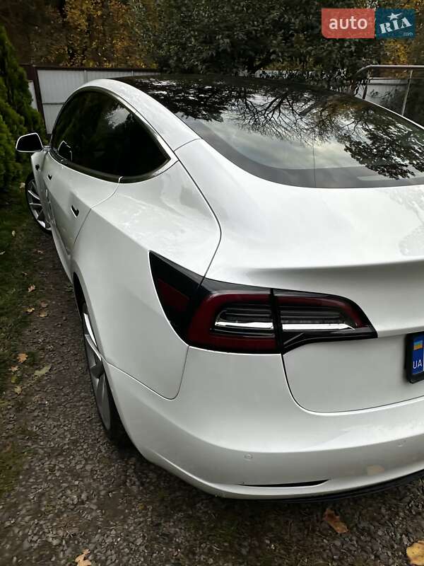 Седан Tesla Model 3 2019 в Броварах