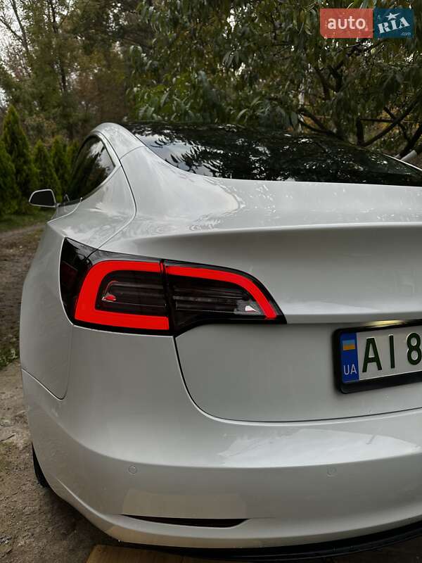 Седан Tesla Model 3 2019 в Броварах