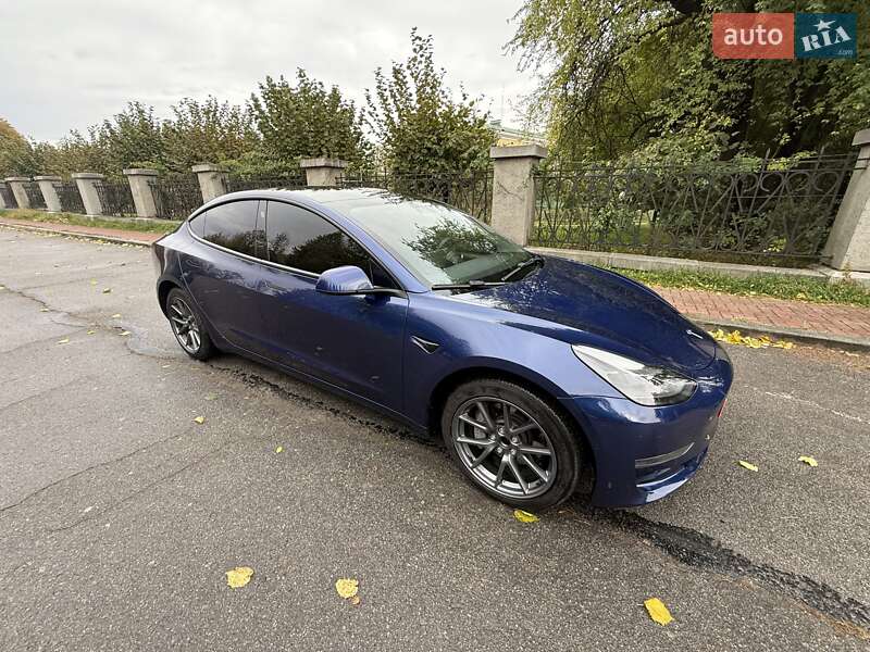 Седан Tesla Model 3 2022 в Умани