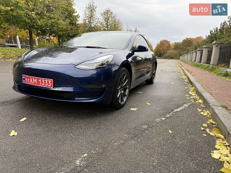 Седан Tesla Model 3 2022 в Умани