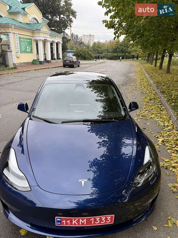 Седан Tesla Model 3 2022 в Умани