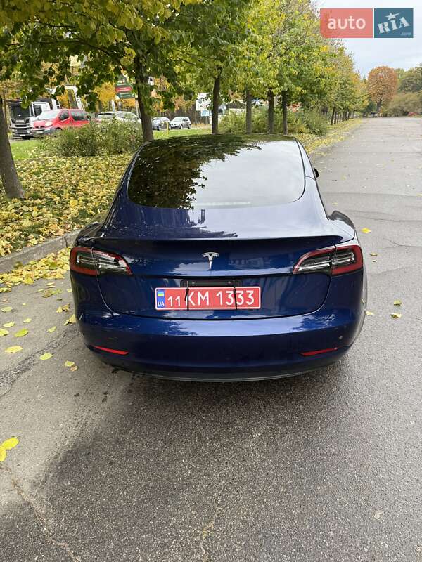 Седан Tesla Model 3 2022 в Умани