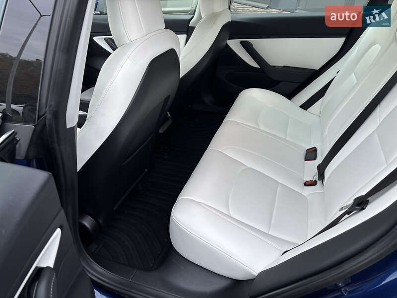 Седан Tesla Model 3 2020 в Киеве