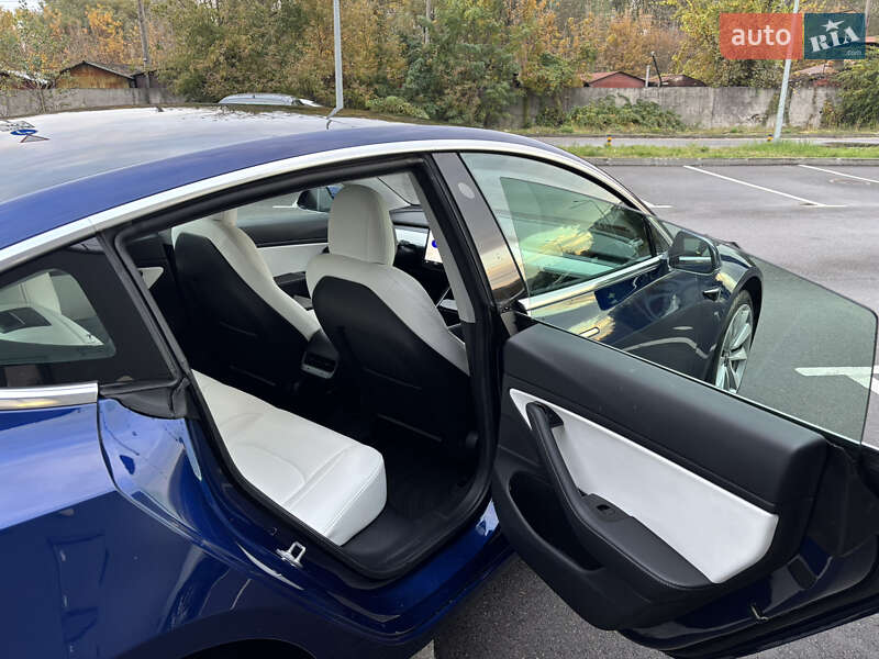 Седан Tesla Model 3 2020 в Киеве