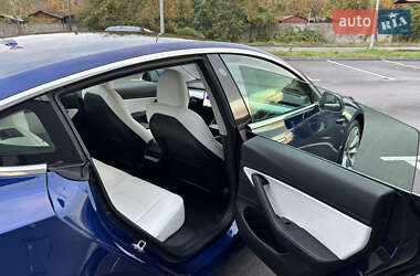 Седан Tesla Model 3 2020 в 