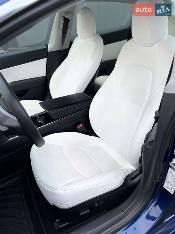 Седан Tesla Model 3 2020 в Киеве