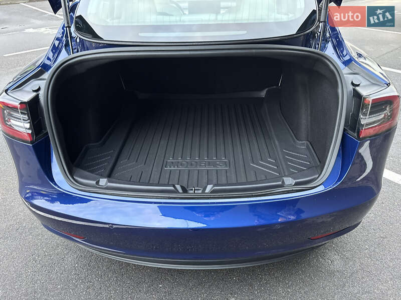 Седан Tesla Model 3 2020 в Киеве