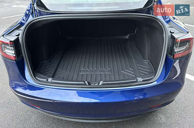 Седан Tesla Model 3 2020 в 