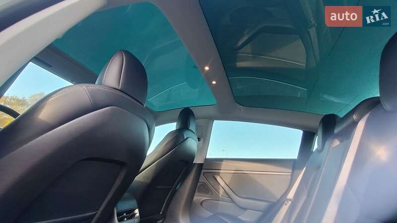 Седан Tesla Model 3 2018 в Львове
