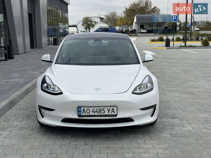 Седан Tesla Model 3 2021 в Ужгороде