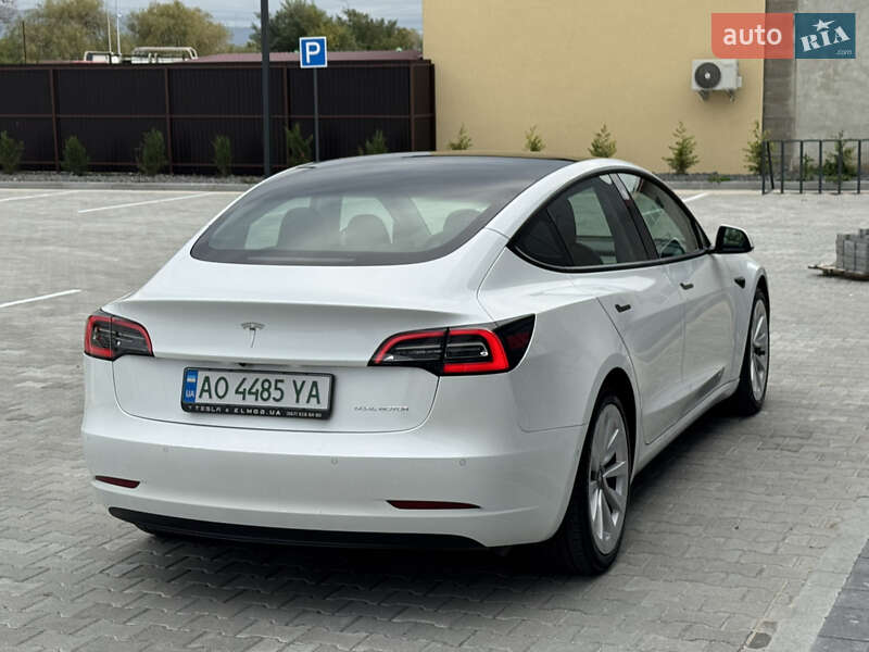 Седан Tesla Model 3 2021 в Ужгороде