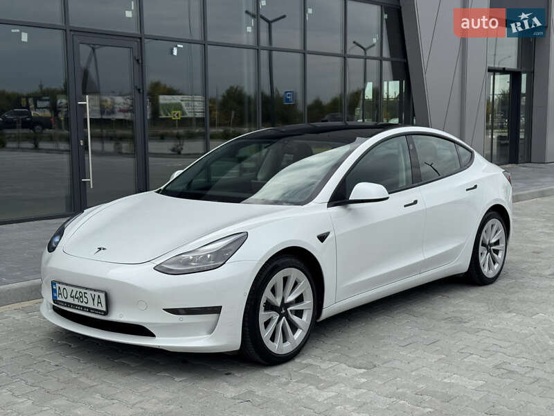 Седан Tesla Model 3 2021 в Ужгороде