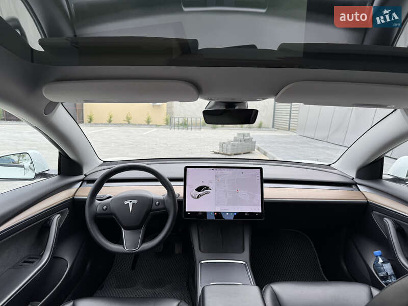 Седан Tesla Model 3 2021 в Ужгороде