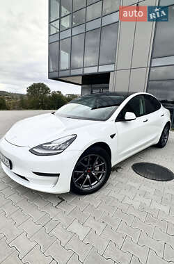 Седан Tesla Model 3 2020 в Черновцах