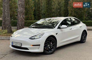 Седан Tesla Model 3 2022 в Нетішині