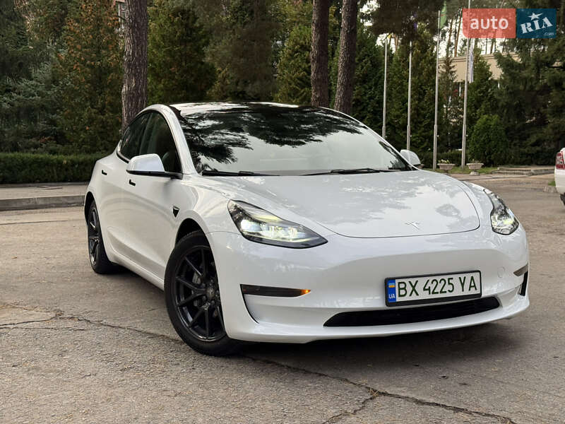 Седан Tesla Model 3 2022 в Нетешине фото 10 Седан Tesla Model 3 2022 в Нетешине