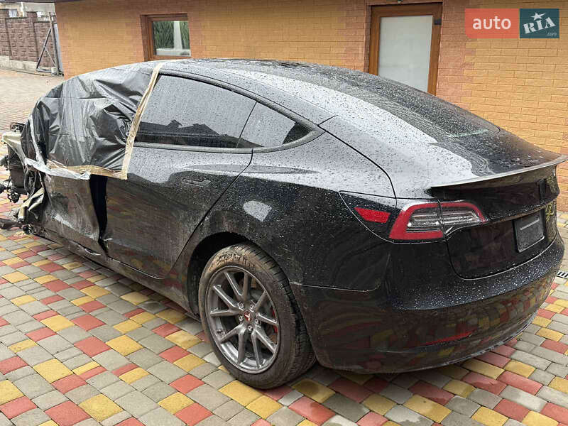 Седан Tesla Model 3 2020 в Ровно