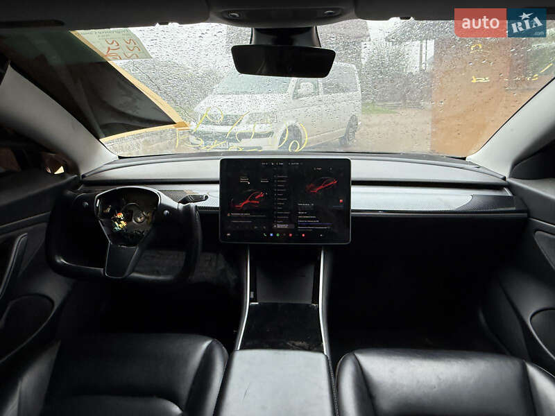 Седан Tesla Model 3 2020 в Ровно