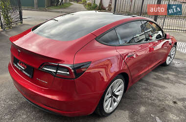 Седан Tesla Model 3 2022 в 