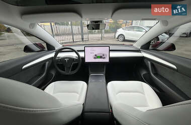 Седан Tesla Model 3 2022 в 