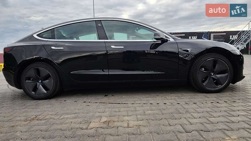 Седан Tesla Model 3 2019 в Благовещенском