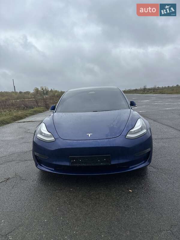 Седан Tesla Model 3 2019 в 