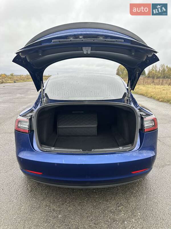 Седан Tesla Model 3 2019 в Березному