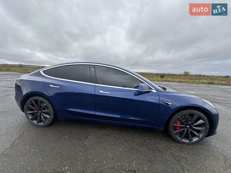 Седан Tesla Model 3 2019 в Березному