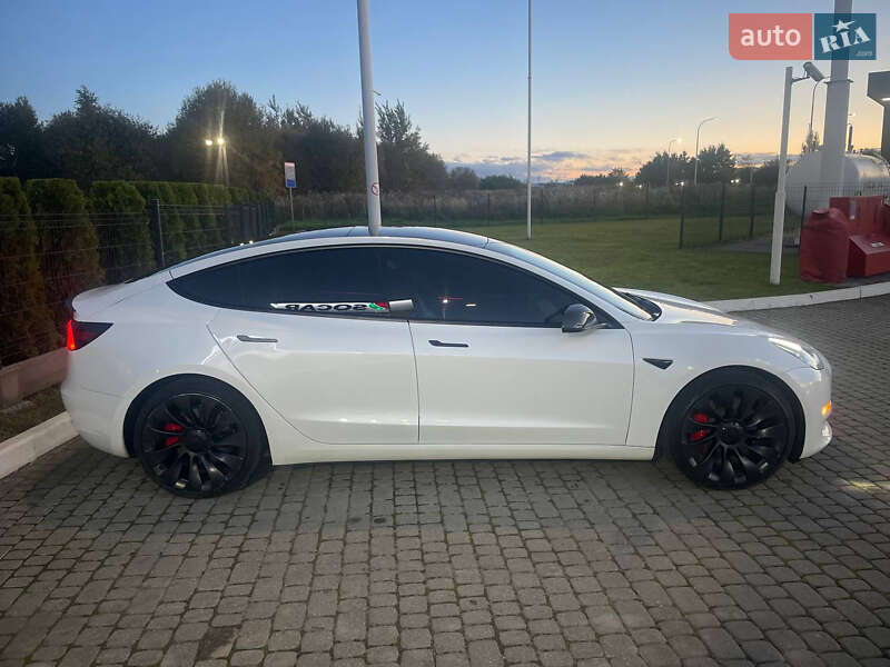 Седан Tesla Model 3 2023 в Львові