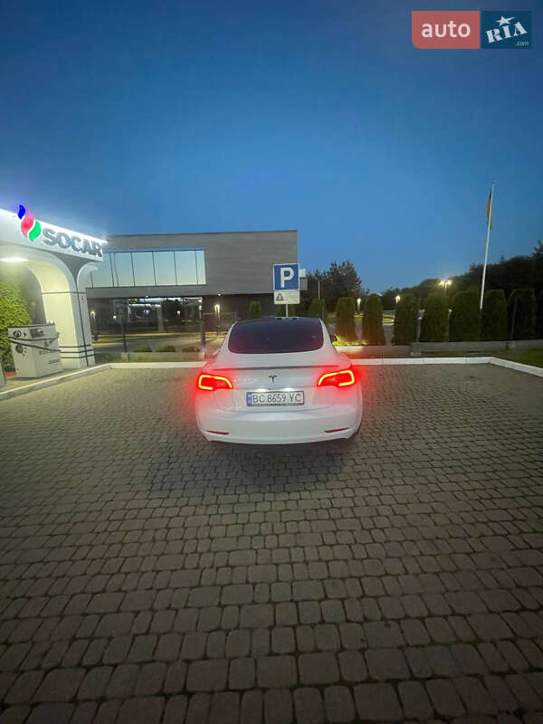 Седан Tesla Model 3 2023 в Львові