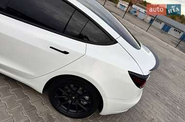 Седан Tesla Model 3 2022 в 